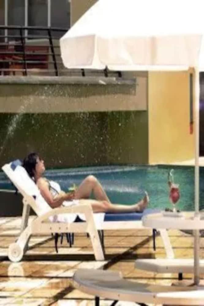 Marbella Suites Bandung Cimenyan Buitenkant foto