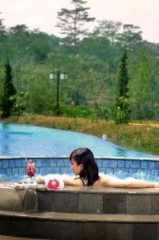 Marbella Suites Bandung Cimenyan Buitenkant foto